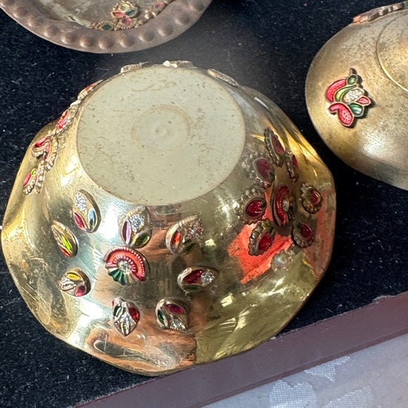 Vintage Brass Spice Set with Floral Design - Picture 8 of 16